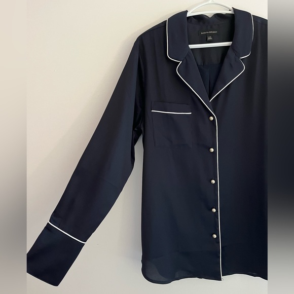 Banana Republic Navy Silk Pearl Blouse - Picture 2 of 6